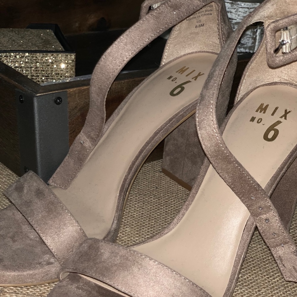 Sandal - Picture 3 of 10